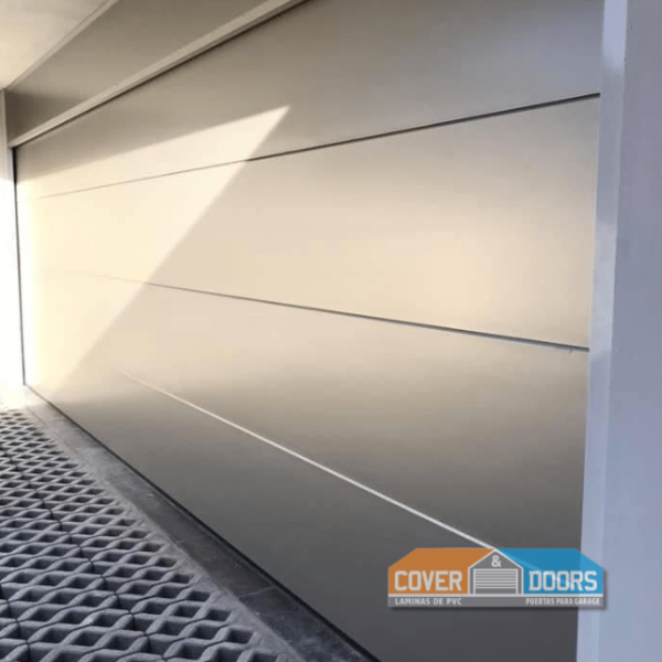 Puerta insulada gris acero inoxidable