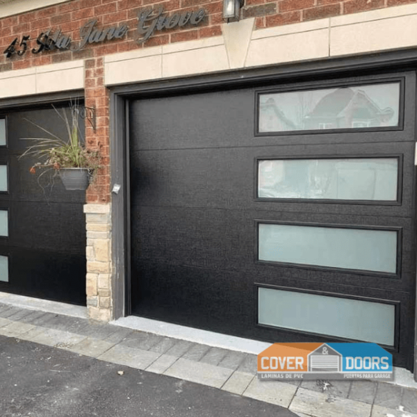 Puerta insulada negra