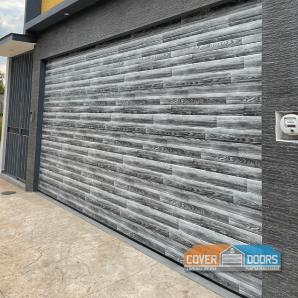 Puerta insulada gris aduelado