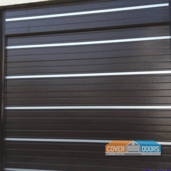 Puerta insulada negra